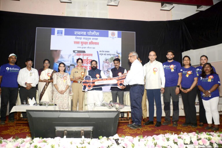 रायगड जिल्ह्याची आपत्ती प्रतिसाद क्षमता बळकट करण्यासाठी रिलायन्स फाऊंडेशनकडून बचाव नौका व आपत्कालीन साहित्याचे वितरण