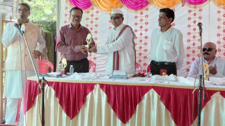 भाकरवडमध्ये बाप्पांच्या साक्षीने रंगले आगळेवेगळे कवी संमेलन