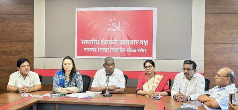मतदार याद्यांमधील घोळाविरोधात ठाकरे बंधूंच्या मोर्चात शेकापची ताकद