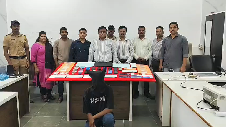 सायबर गुन्हेगारीला रायगड पोलिसांची मोठी चपराक; ६ जण जेरबंद, लाखोंचा मुद्देमाल जप्त